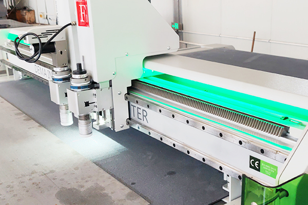 得馬F11高速裁切機(jī)