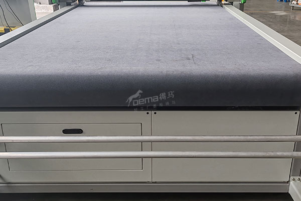 得馬裁切機(jī)F11寫(xiě)真機(jī)架