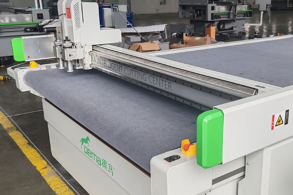 得馬F11高速裁切機(jī)